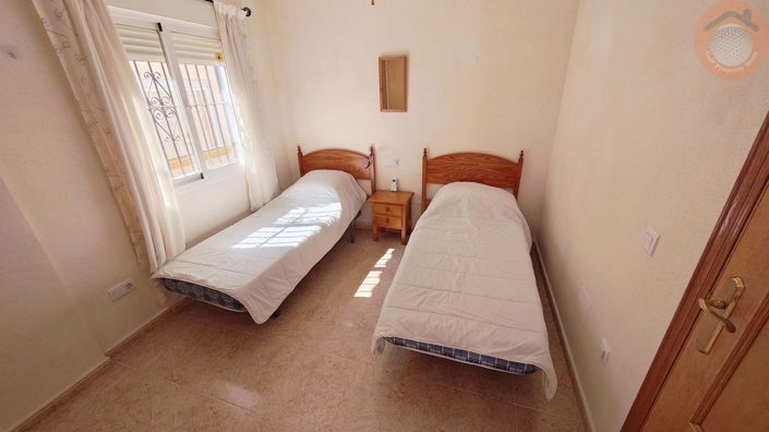 Image No.14-3 Bed Townhouse for sale