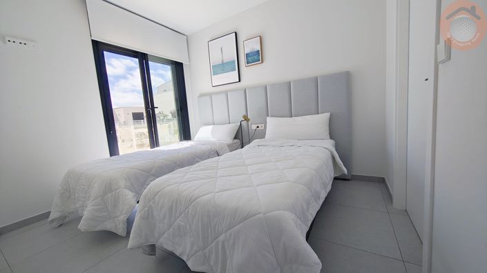 Image No.12-2 Bed Townhouse for sale