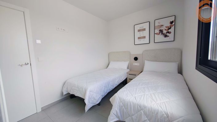 Image No.17-2 Bed Townhouse for sale