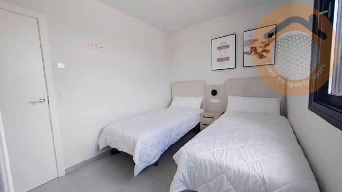 Image No.17-2 Bed Townhouse for sale