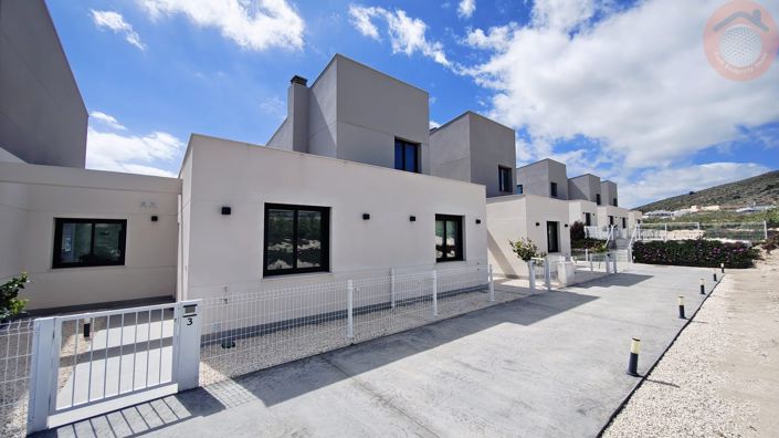 Image No.23-2 Bed Townhouse for sale