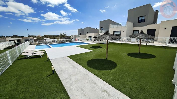 Image No.31-2 Bed Townhouse for sale