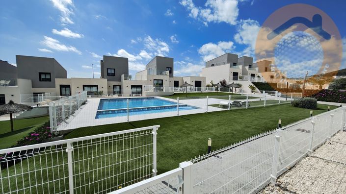 Image No.33-2 Bed Townhouse for sale