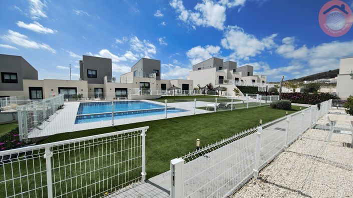 Image No.35-2 Bed Townhouse for sale