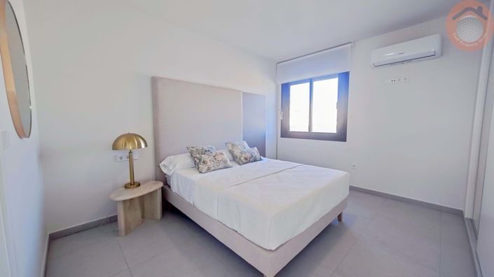 Image No.14-3 Bed Townhouse for sale