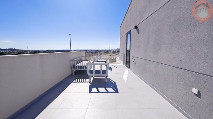 Image No.18-3 Bed Townhouse for sale