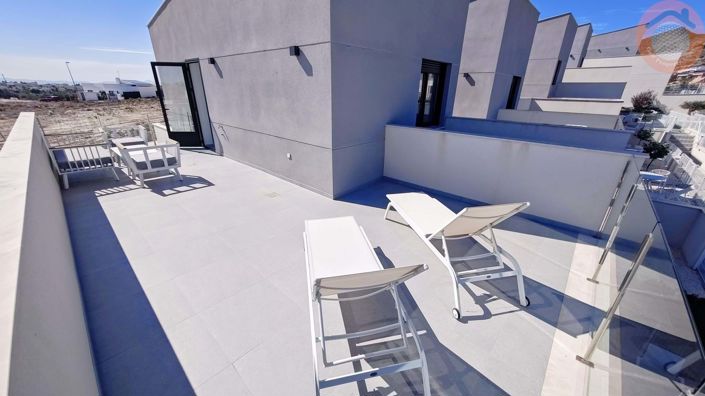 Image No.20-3 Bed Townhouse for sale