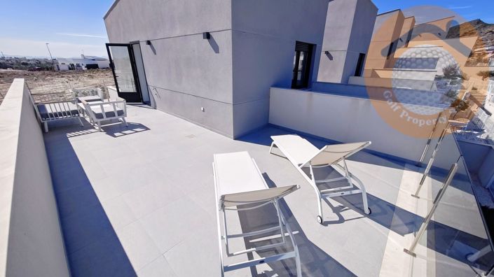 Image No.20-3 Bed Townhouse for sale