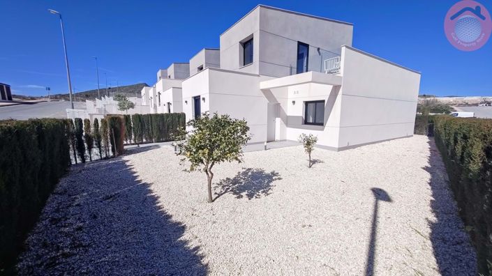 Image No.25-3 Bed Townhouse for sale