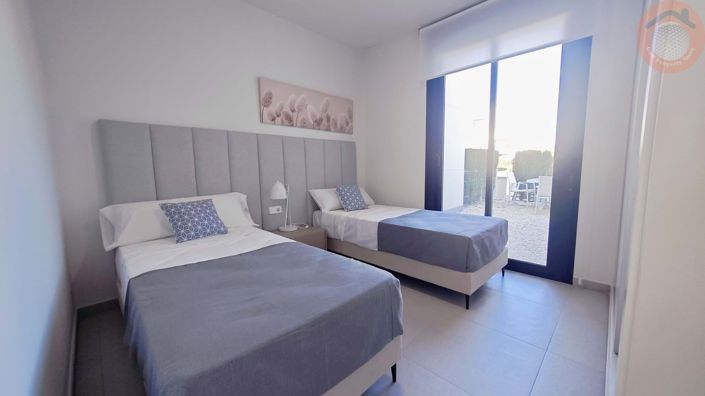 Image No.10-3 Bed Townhouse for sale