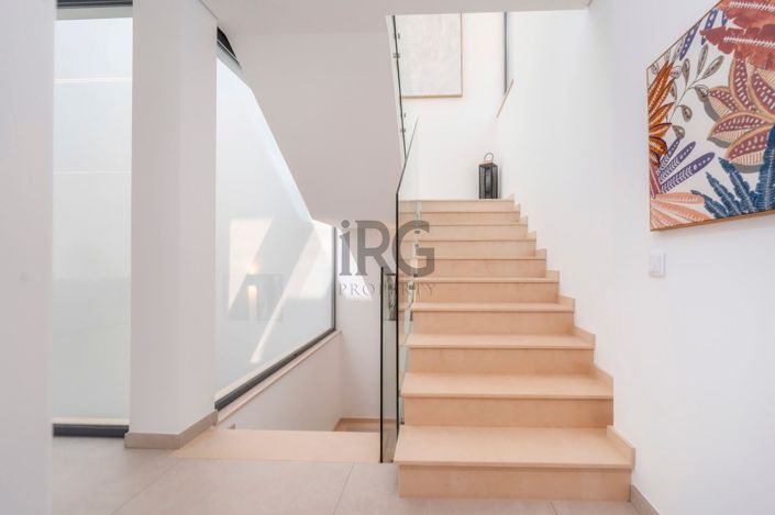 Image No.23-3 Bed Townhouse for sale