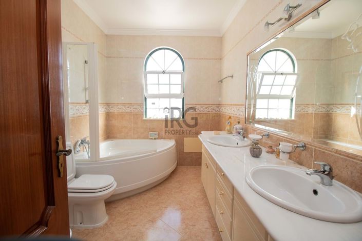 Image No.11-5 Bed Villa for sale