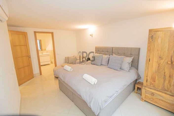 Image No.25-4 Bed Townhouse for sale