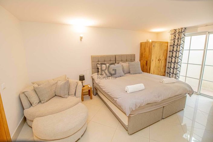 Image No.26-4 Bed Townhouse for sale