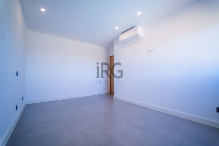 Image No.41-5 Bed Villa for sale