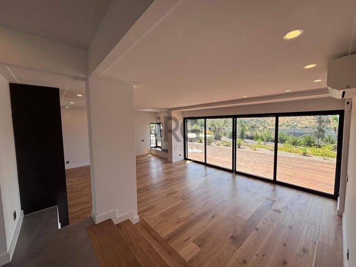 Image No.60-5 Bed Villa for sale