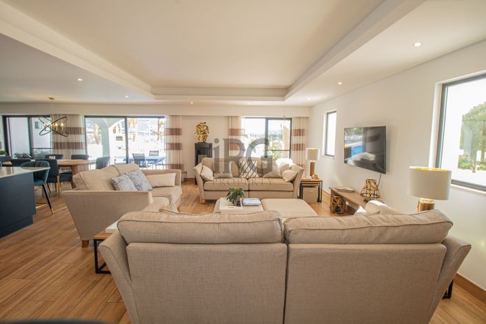 Image No.10-4 Bed Villa for sale