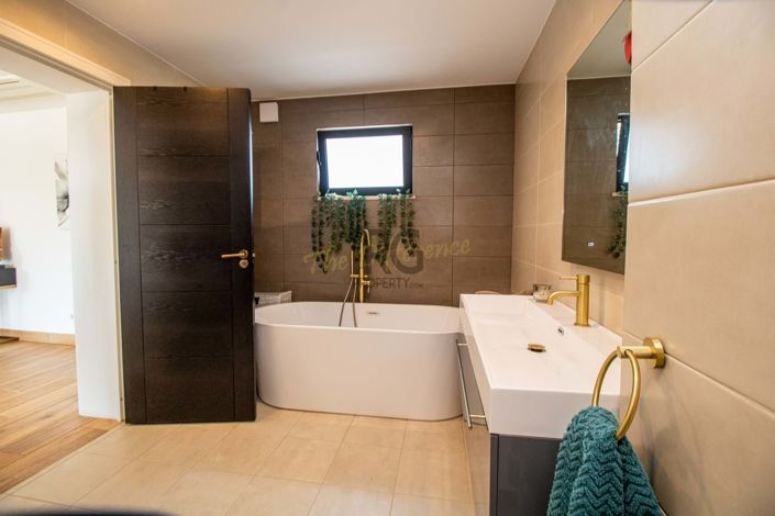 Image No.27-4 Bed Villa for sale