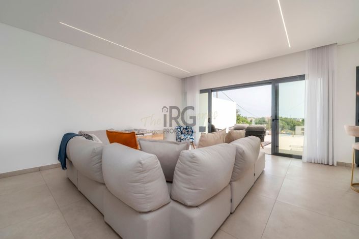 Image No.11-3 Bed Townhouse for sale