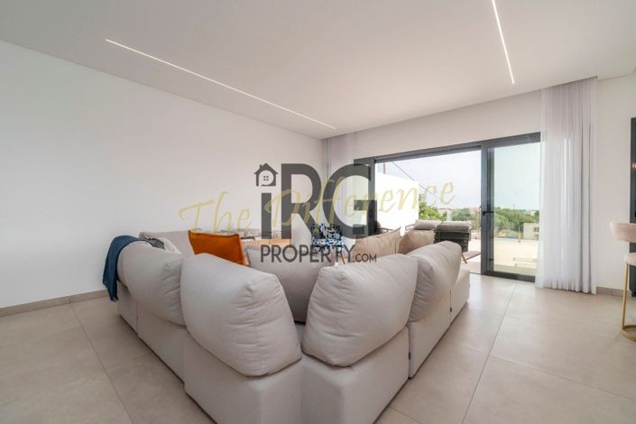 Image No.8-3 Bed Townhouse for sale