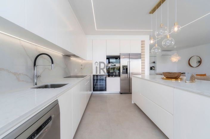 Image No.14-3 Bed Townhouse for sale