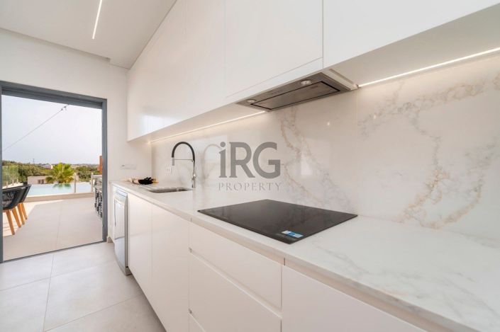 Image No.14-3 Bed Townhouse for sale