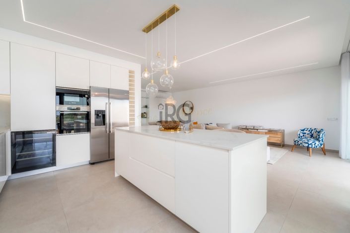 Image No.15-3 Bed Townhouse for sale