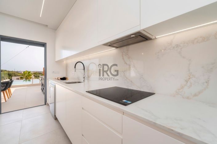 Image No.19-3 Bed Townhouse for sale