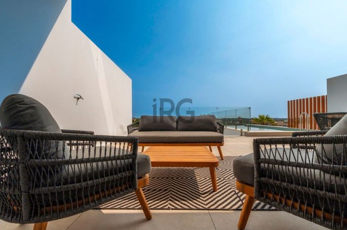 Image No.20-3 Bed Townhouse for sale