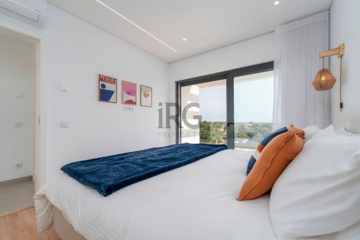 Image No.34-3 Bed Townhouse for sale