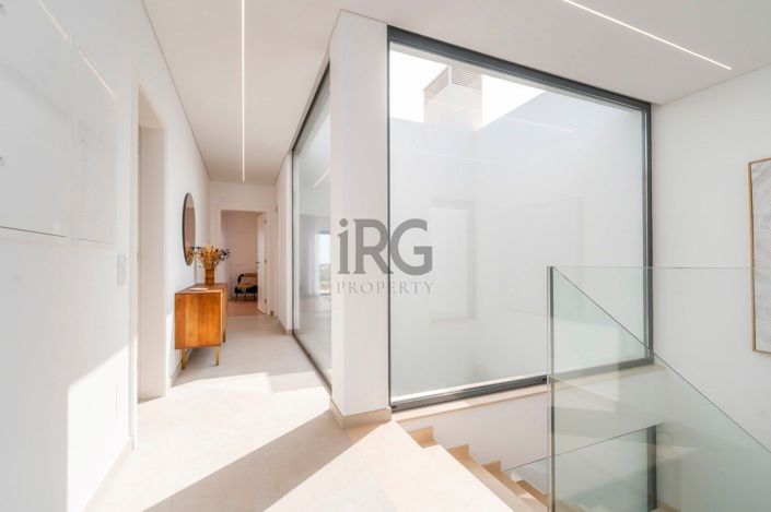 Image No.42-3 Bed Townhouse for sale