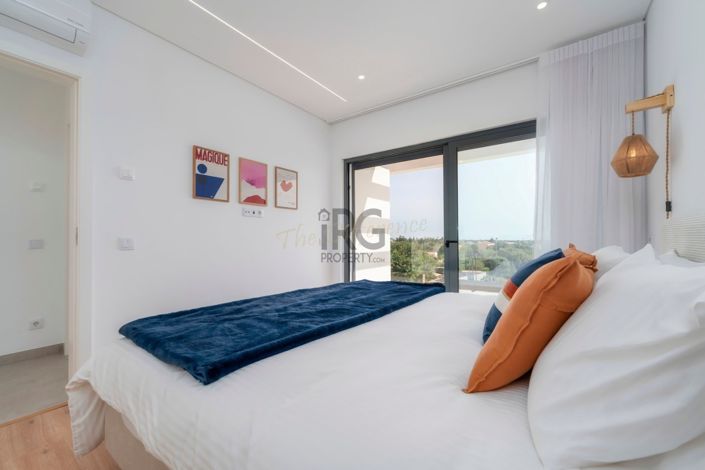 Image No.52-3 Bed Townhouse for sale