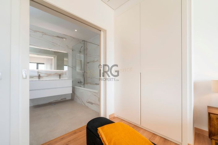 Image No.56-3 Bed Townhouse for sale