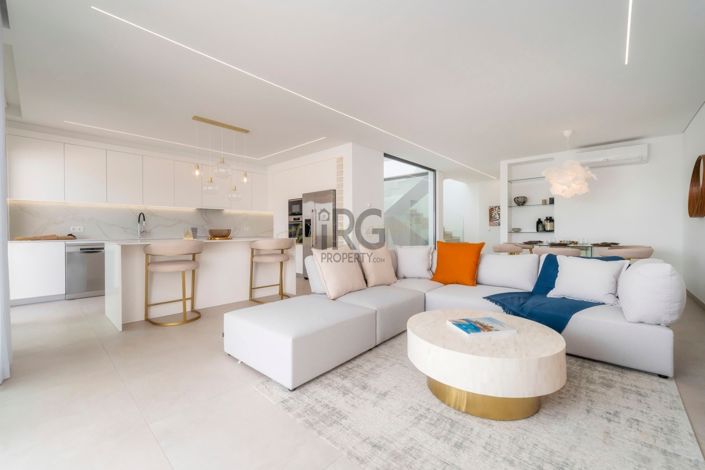 Image No.8-3 Bed Townhouse for sale