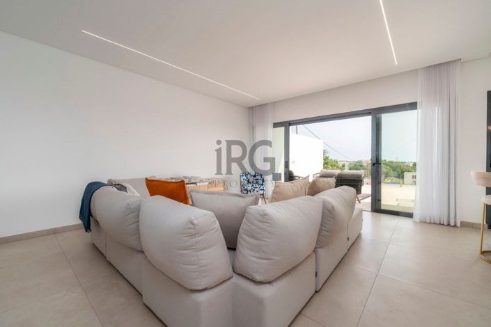 Image No.8-3 Bed Townhouse for sale
