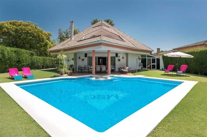 Image No.1-Villa de 4 chambres à vendre à Estepona