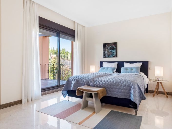 Image No.12-4 Bed Semi-Detached for sale