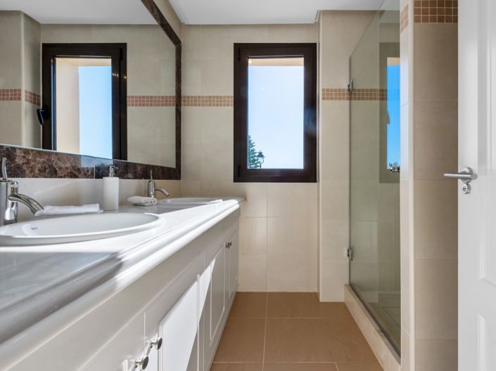 Image No.14-4 Bed Semi-Detached for sale