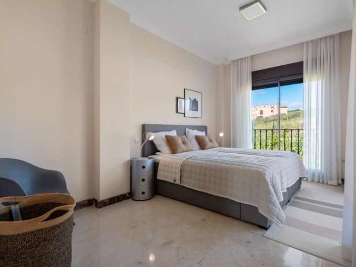 Image No.4-4 Bed Semi-Detached for sale