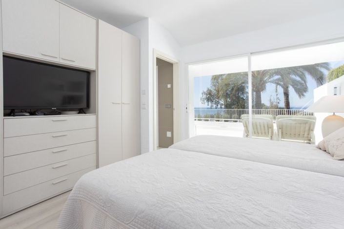 Image No.11-3 Bed Property for sale