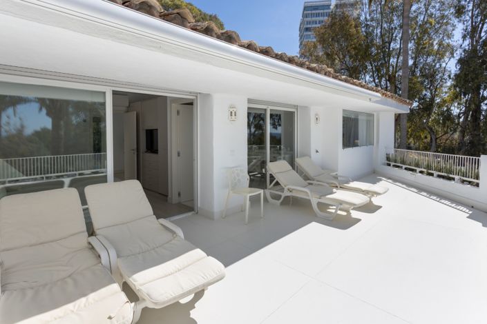 Image No.17-3 Bed Property for sale