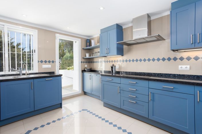 Image No.5-3 Bed Property for sale