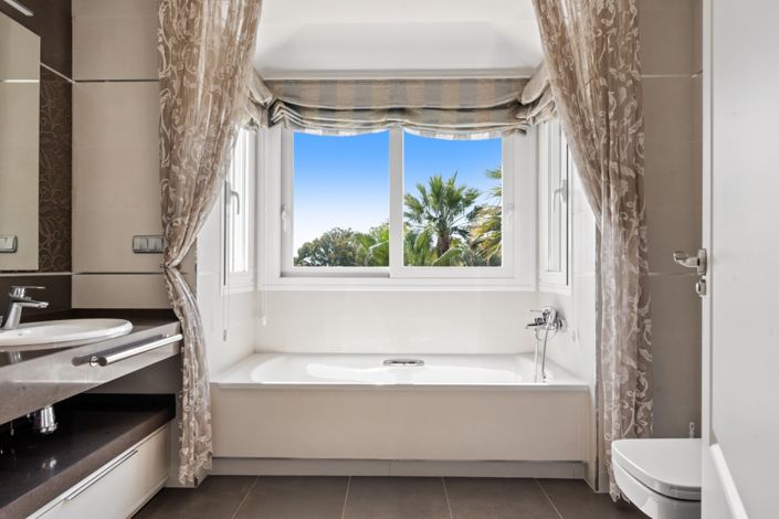 Image No.5-4 Bed Villa for sale