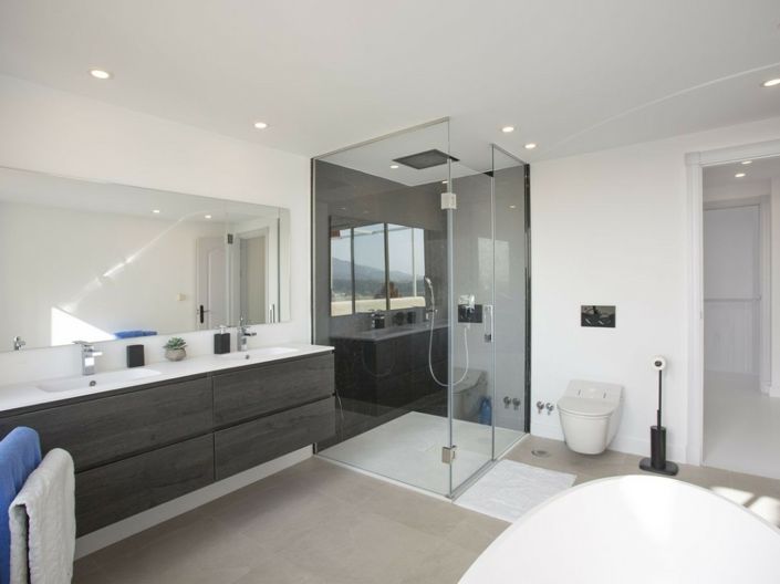 Image No.10-3 Bed Property for sale