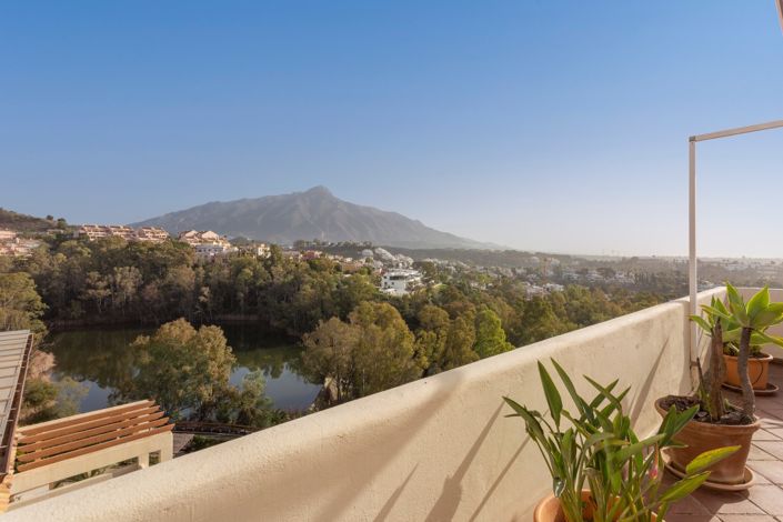 Image No.14-3 Bed Property for sale