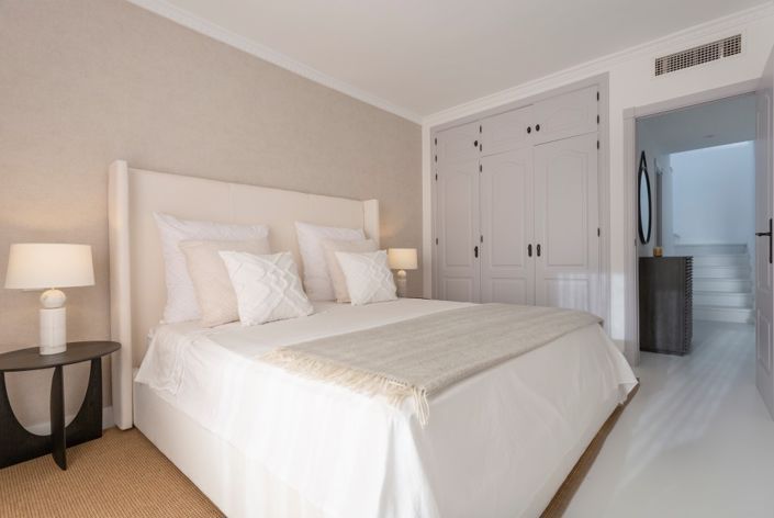 Image No.18-3 Bed Property for sale