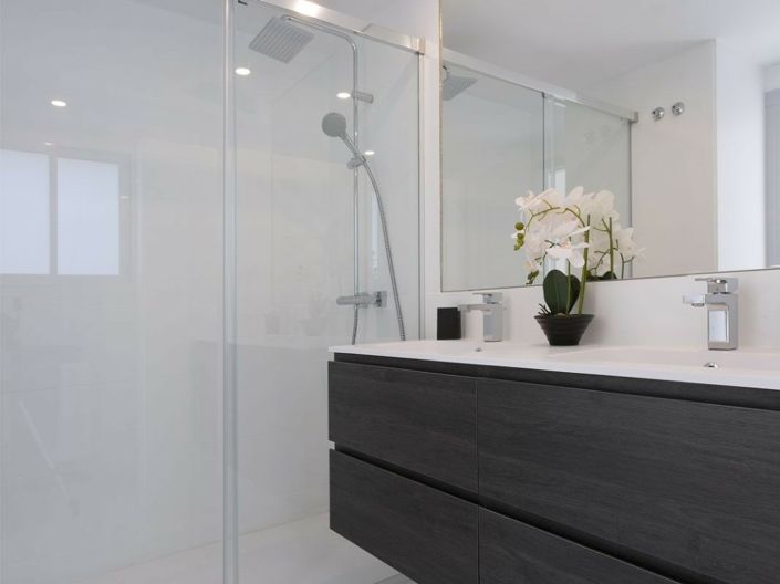 Image No.9-3 Bed Property for sale