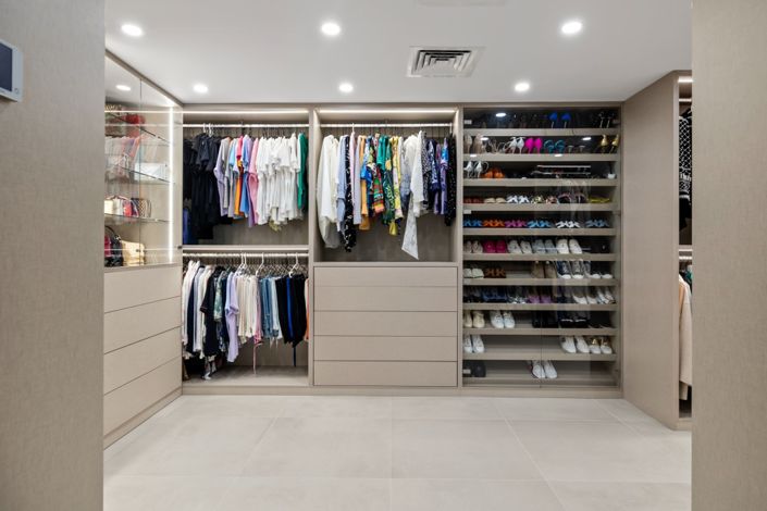 Image No.14-7 Bed Property for sale