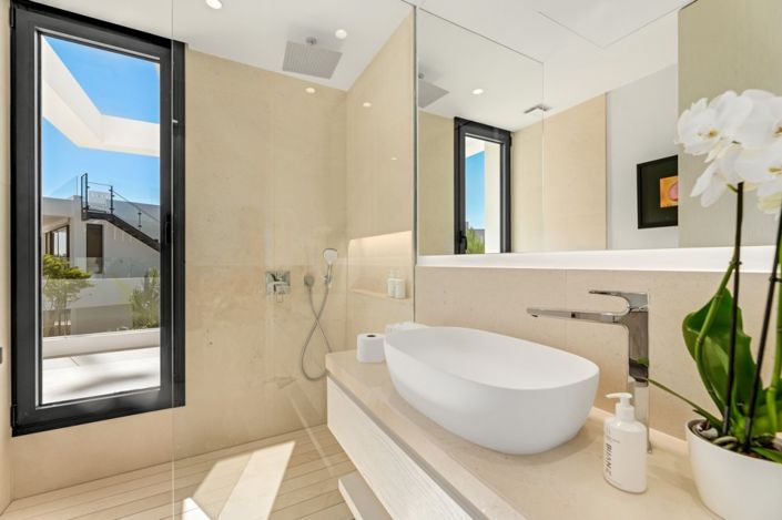 Image No.10-4 Bed Villa for sale