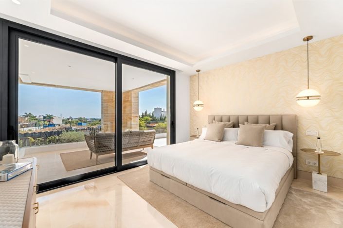 Image No.9-5 Bed Villa for sale